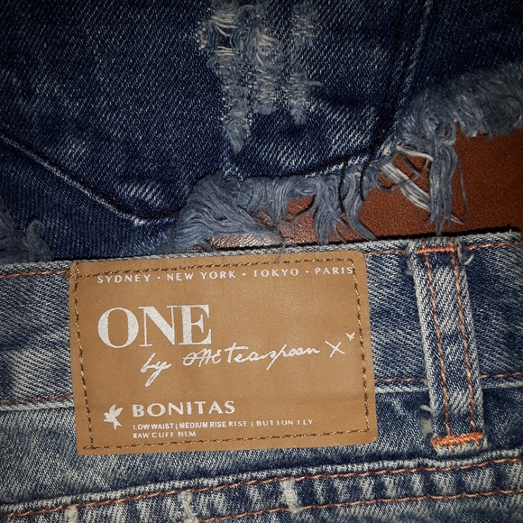 One Teaspoon Jean Shorts - Picture 4 of 7